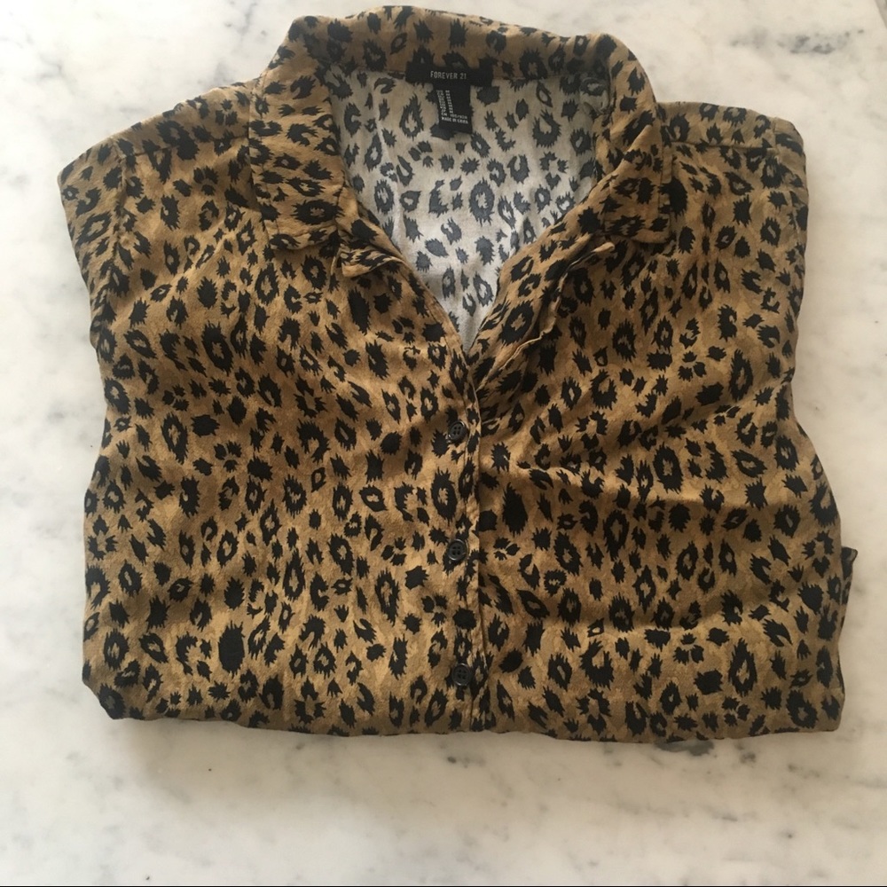 🐾Cropped Cheetah Print Shirt 🐱